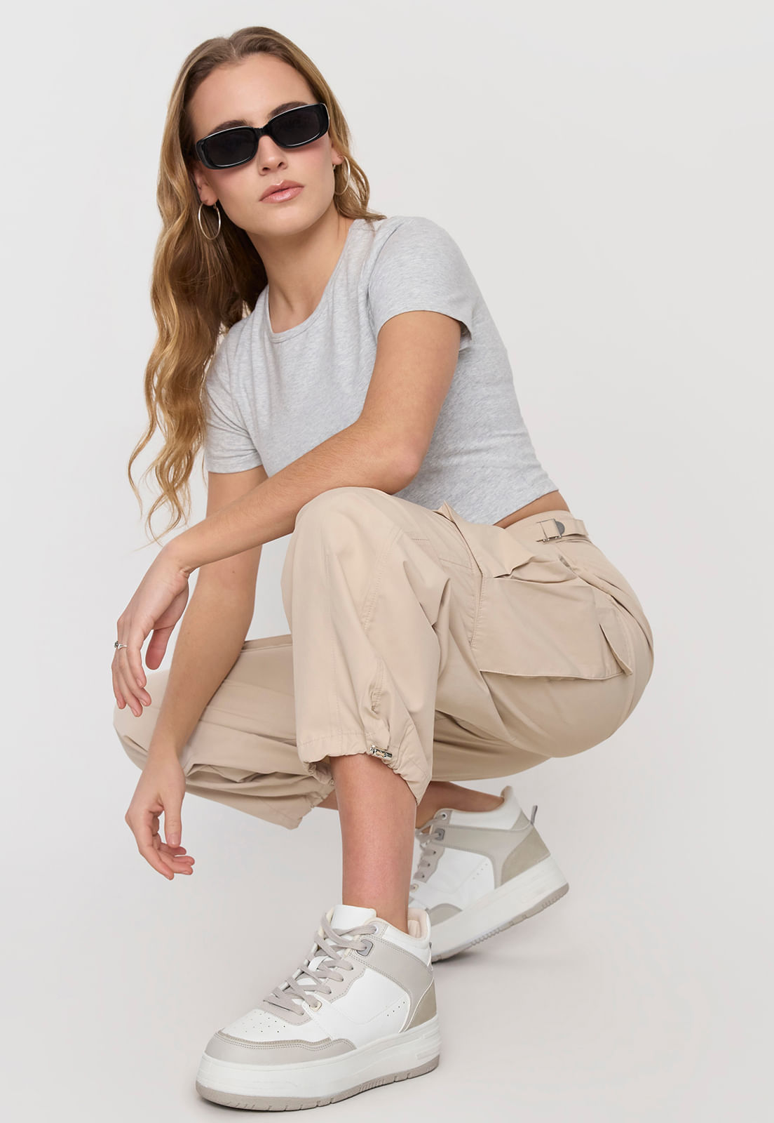 Pantalón Mujer Cargo Parachute Ajustable Beige