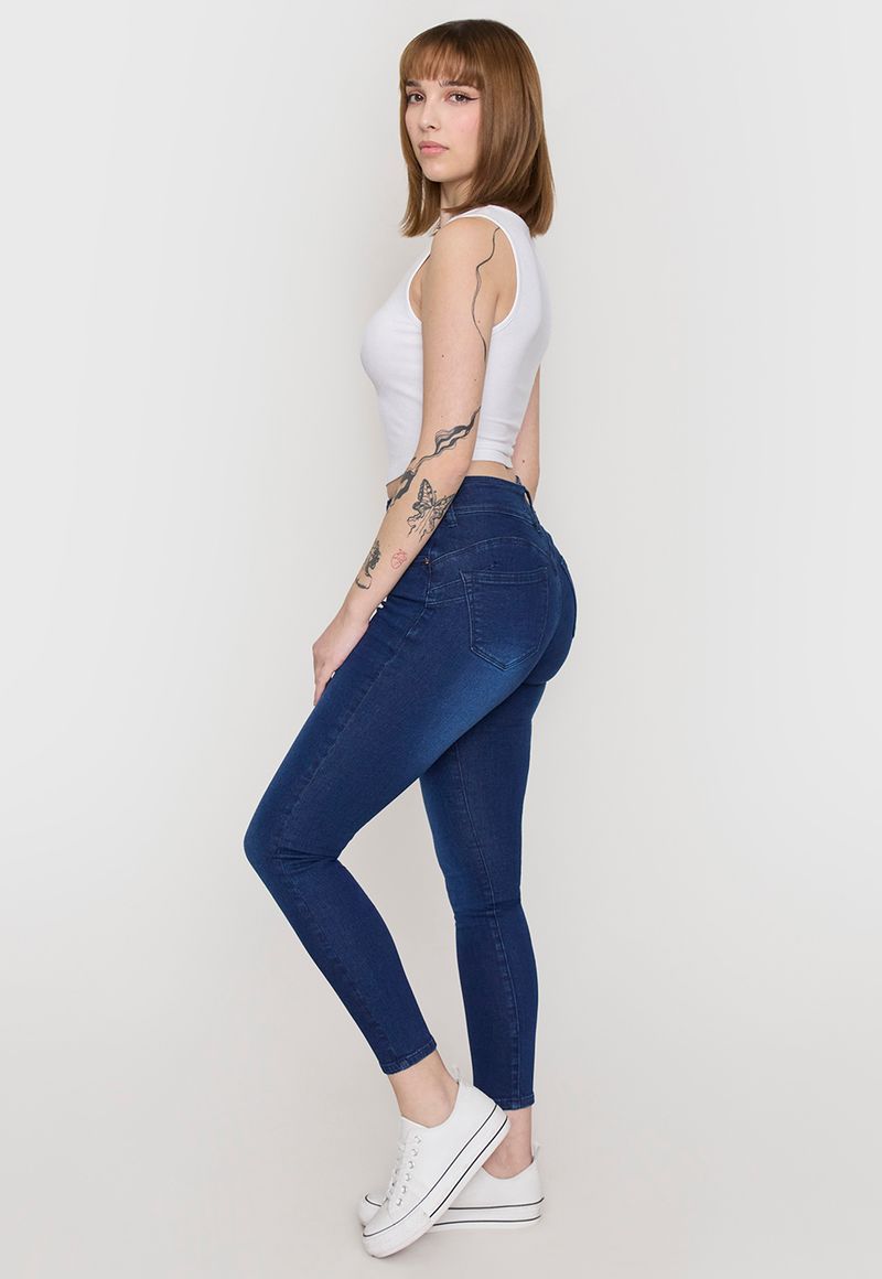 label-3