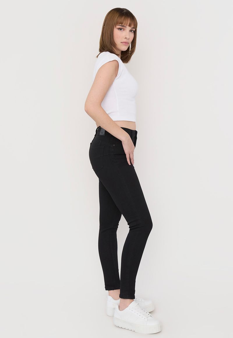 label-3