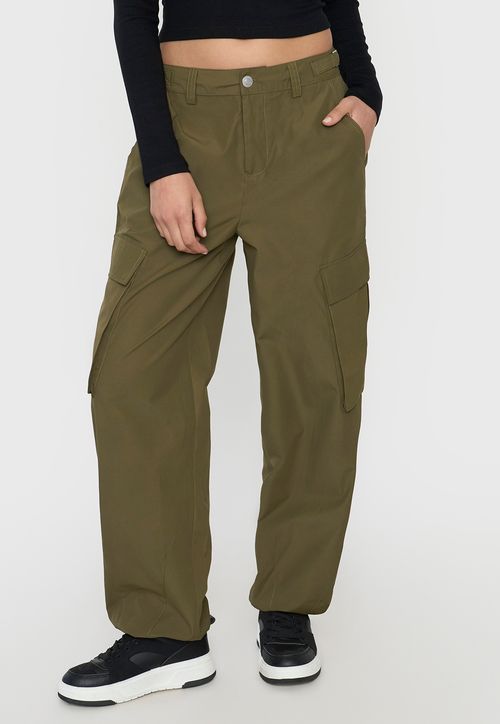 Pantalón Mujer Parachute Cargo Ajustable Verde